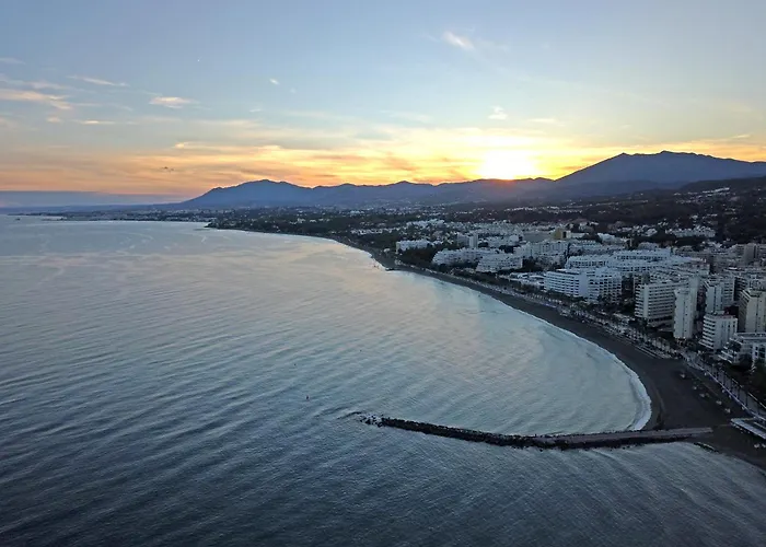 Lujoso Apartamento Con Piscina En Paseo Maritimo Marbella