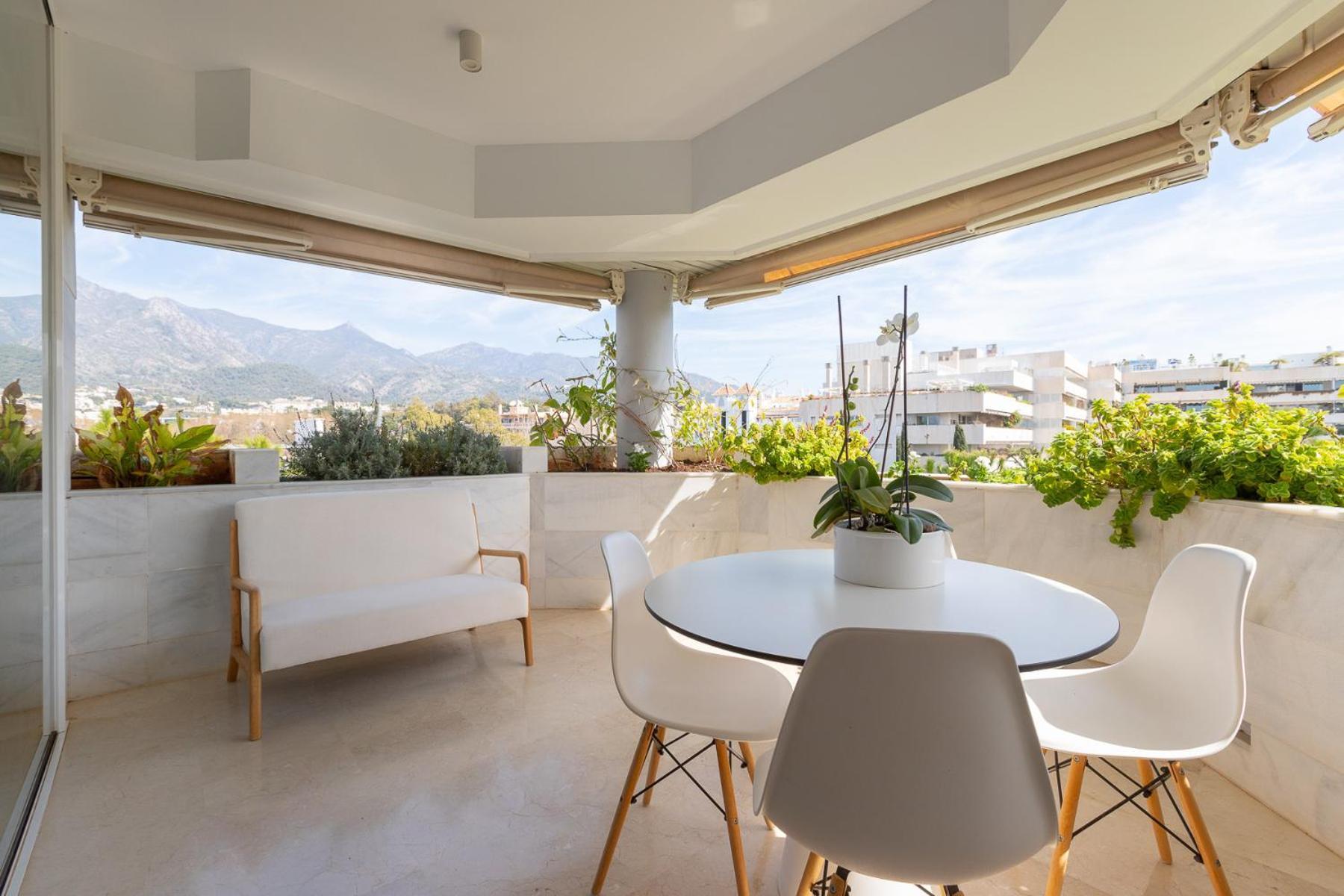 Apartamento Lujoso Con Piscina En Paseo Maritimo *