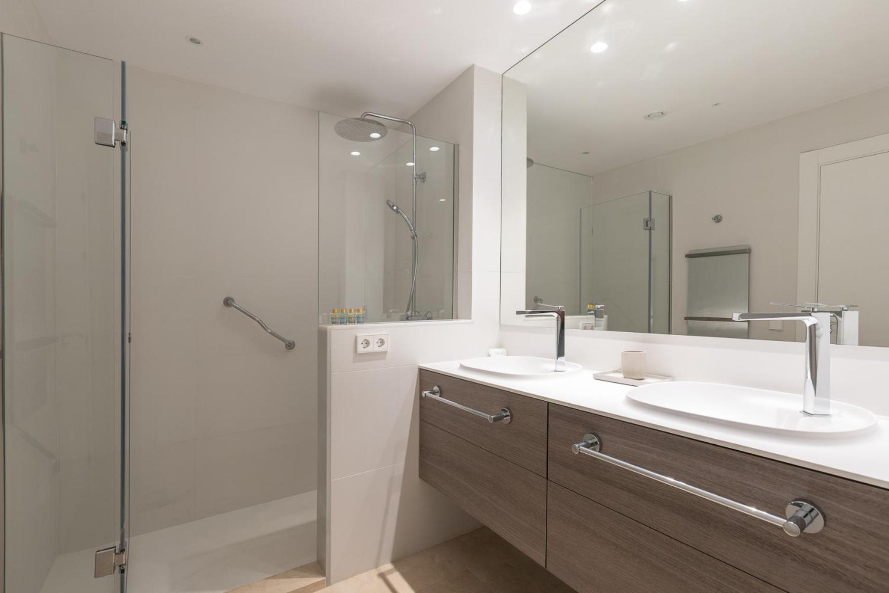 Apartamento Lujoso Con Piscina En Paseo Maritimo